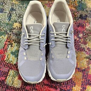 VGUC on clouds! Hardly ever worn.